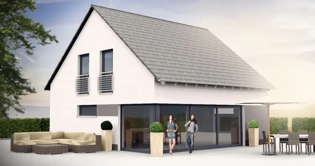 Modernes Einfamilienhaus mit zwei Personen im Vordergrund.