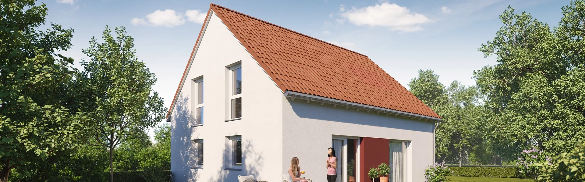 Ein Haus mit Garten und zwei Personen auf der Terrasse.