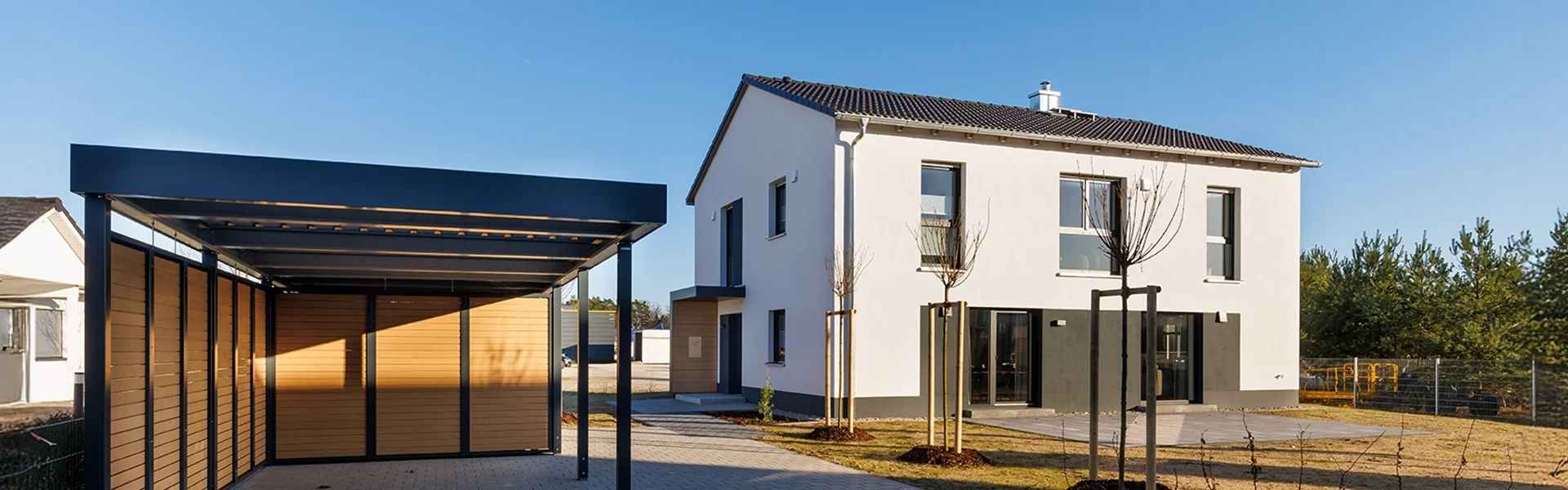Modernes Einfamilienhaus mit Carport