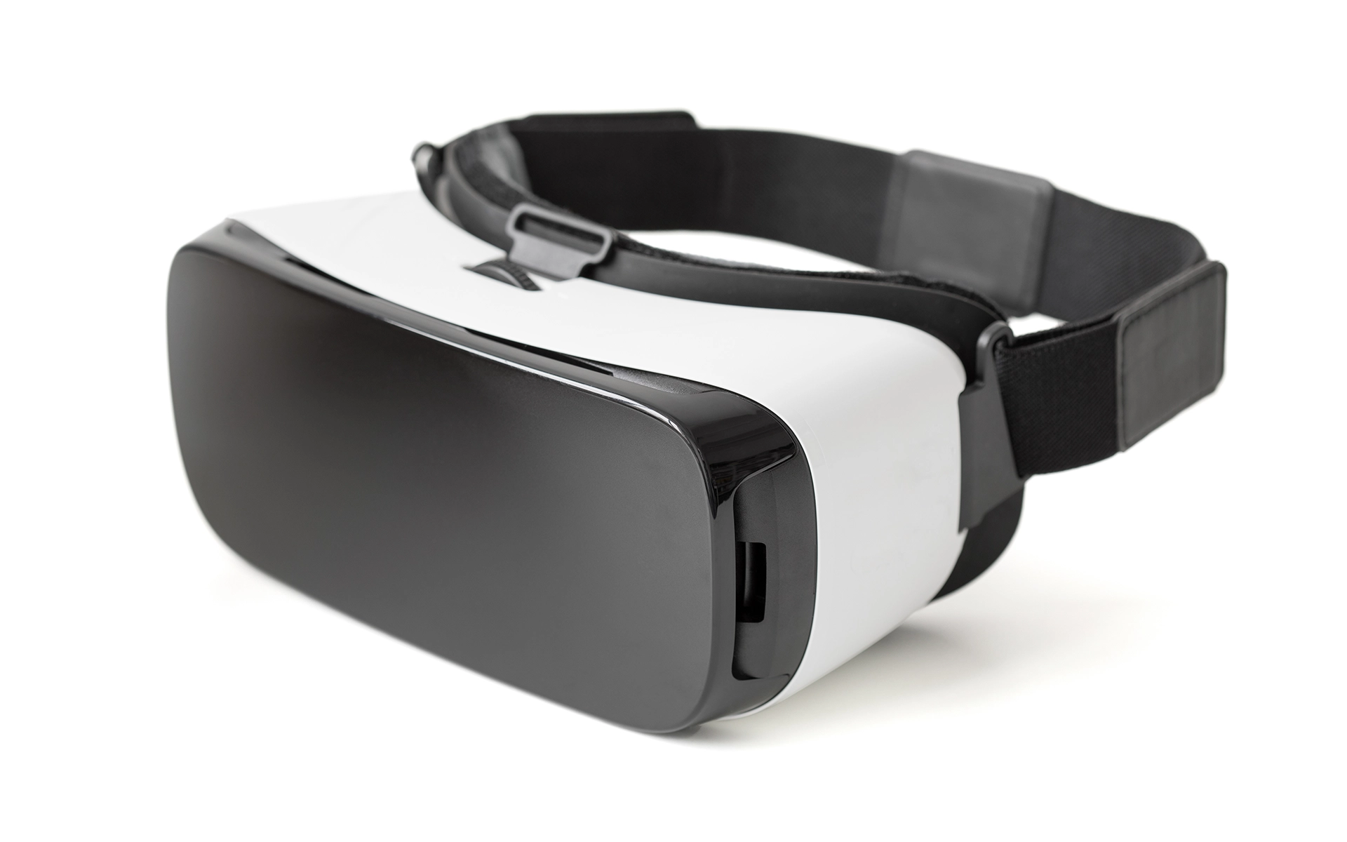 VR-Headset auf weißem Hintergrund.