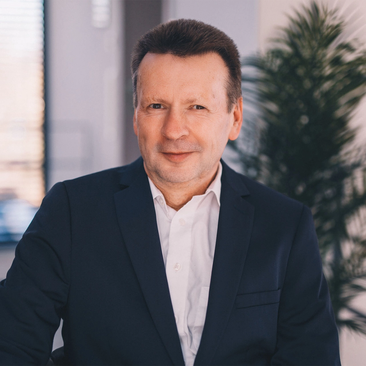 Bauberater Gerhard in einem Anzug.