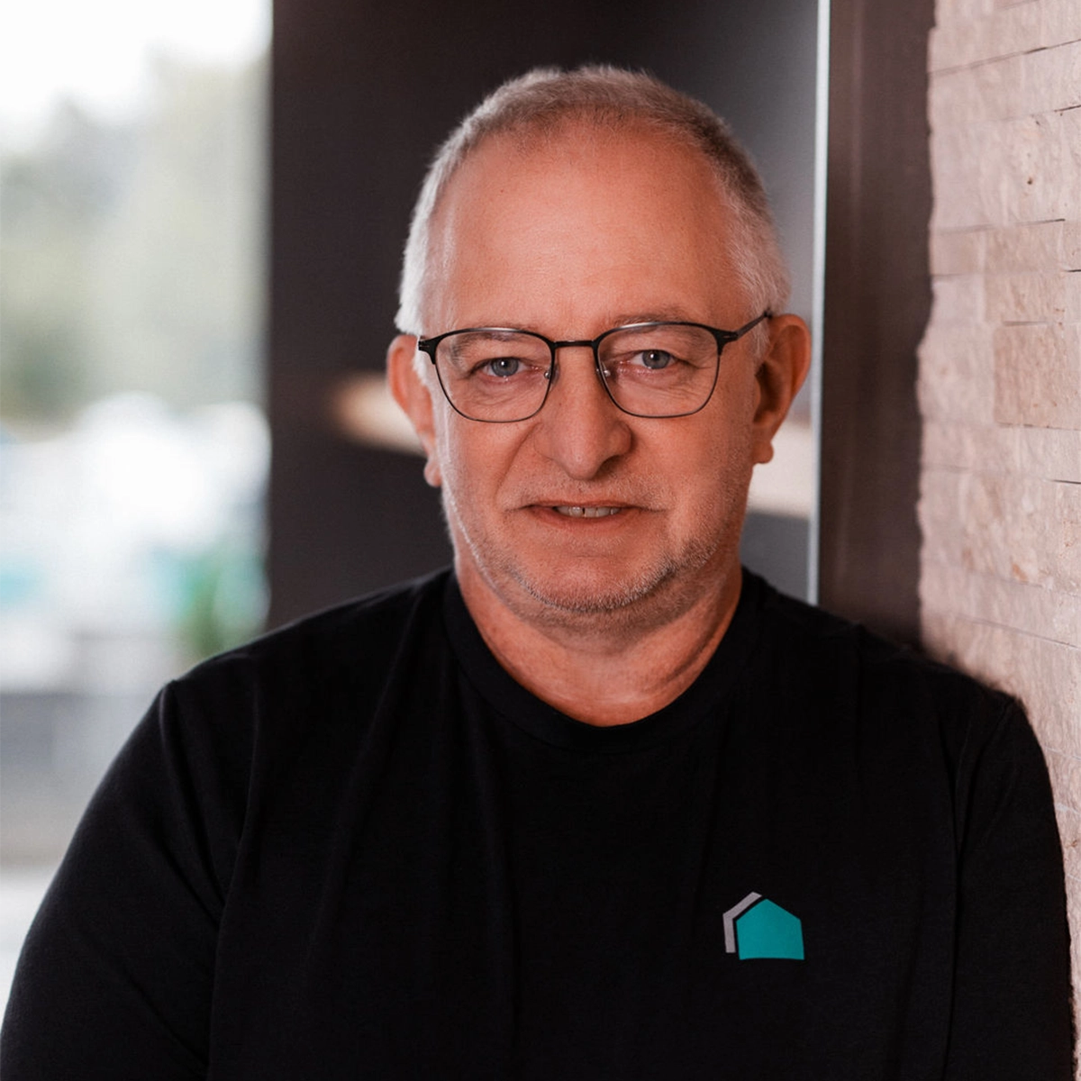 Harald mit Brille und Bart.