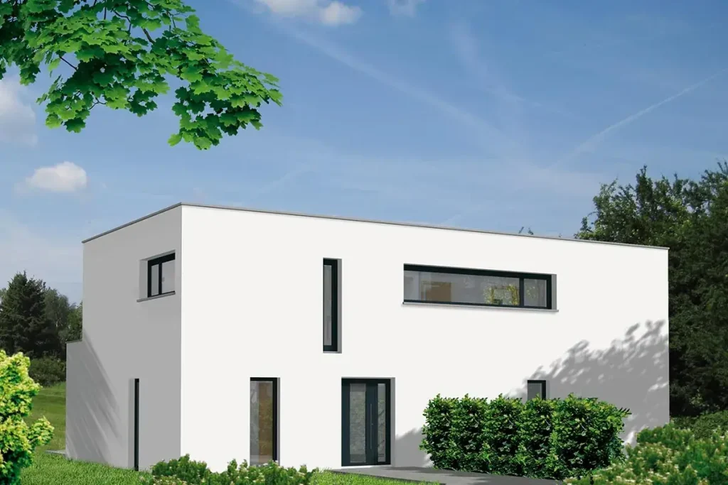 Modernes weißes Haus mit flachem Dach und Garten.