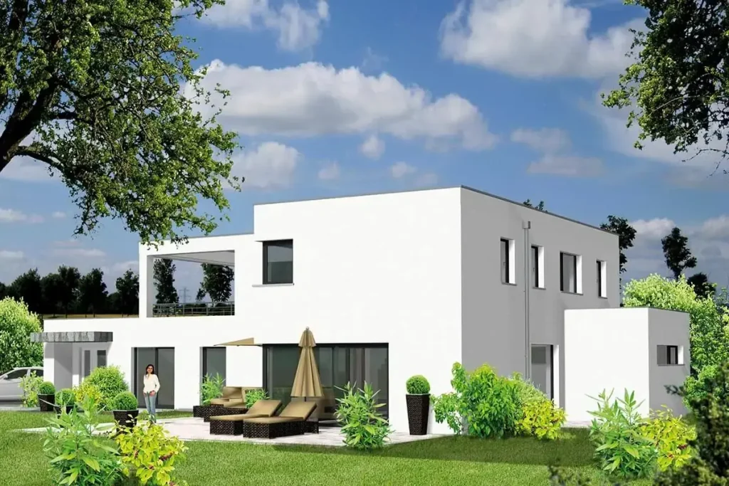 Moderne weiße Villa mit Garten und Himmel im Hintergrund.