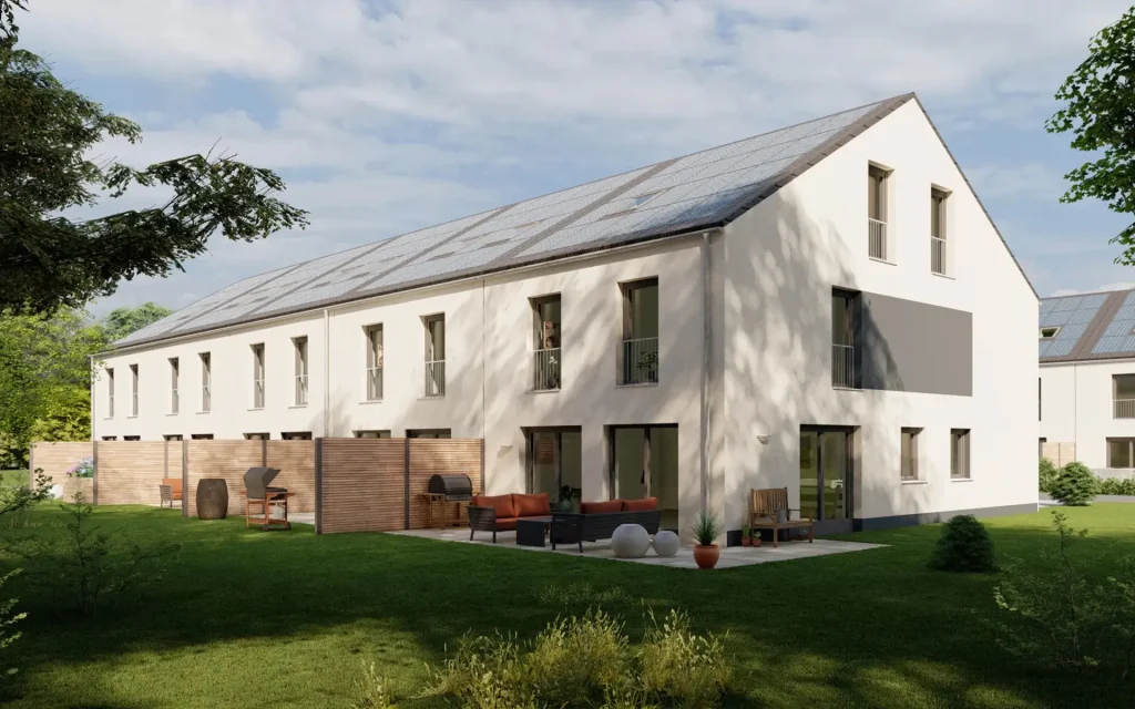 Reihenhaus mit Solarpanelen und Garten.