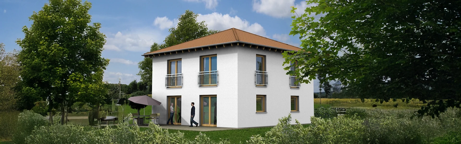 Zweistöckiges Haus und Personen im Garten.