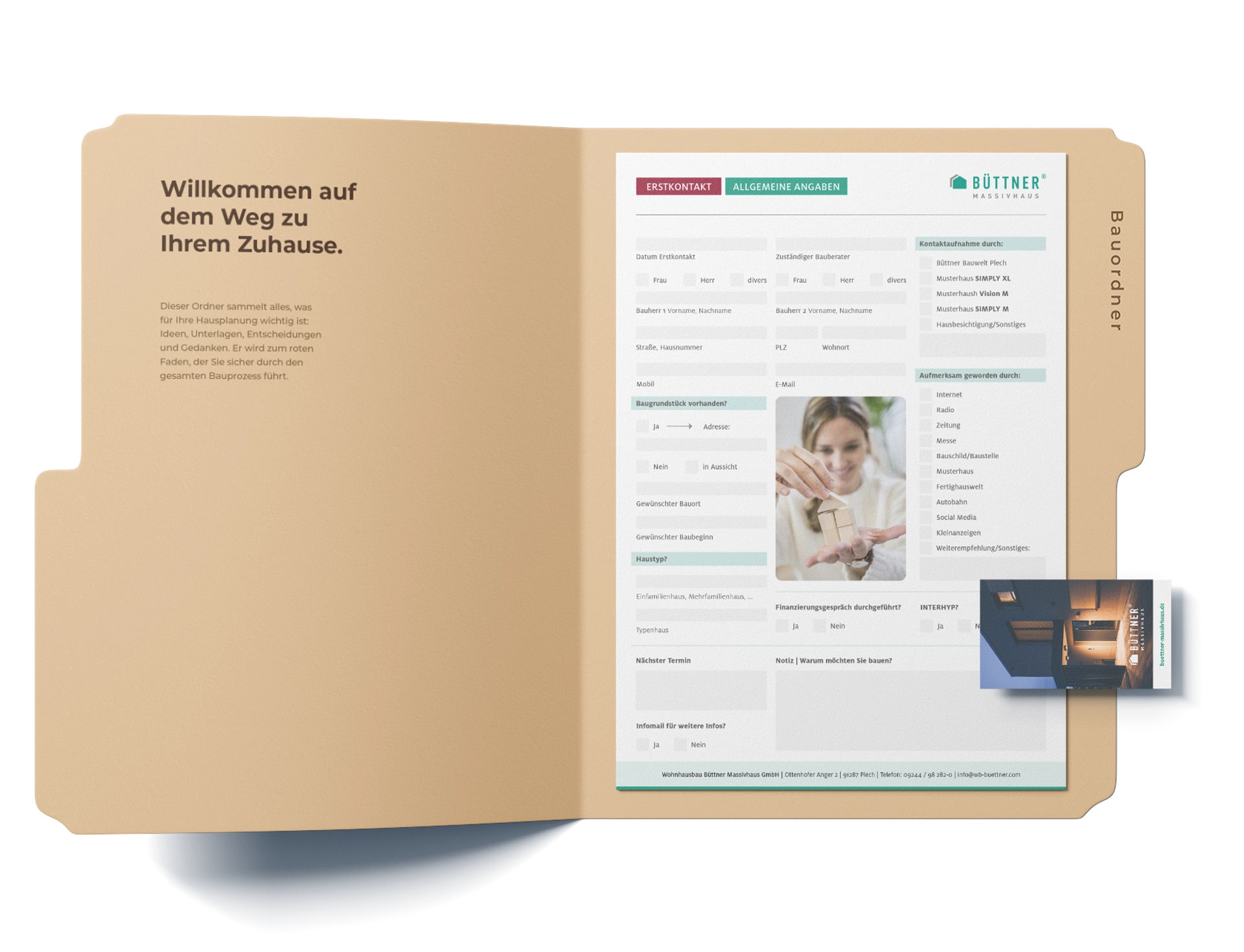 Ordner mit Bauinformationen und Bild von Personen.