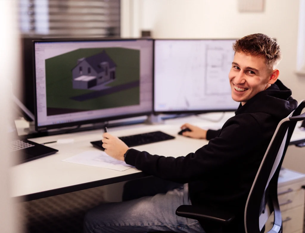 Manuel mit einer geöffneten 3D Visualisierungen am Bildschirm.