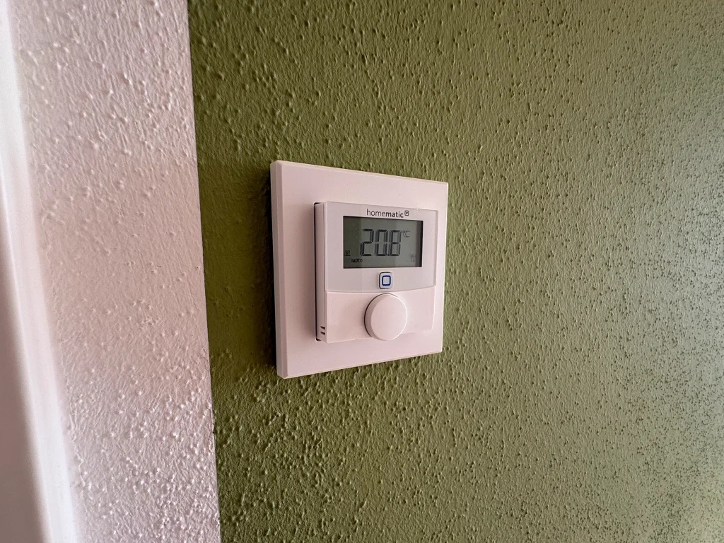 Smarte Homematic-IP-Steuerung zur komfortablen Regelung der Raumtemperatur und Haustechnik.
